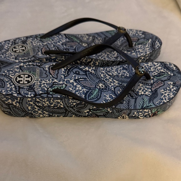 Tory Burch Blue Floral Flip Flops - Picture 3 of 4